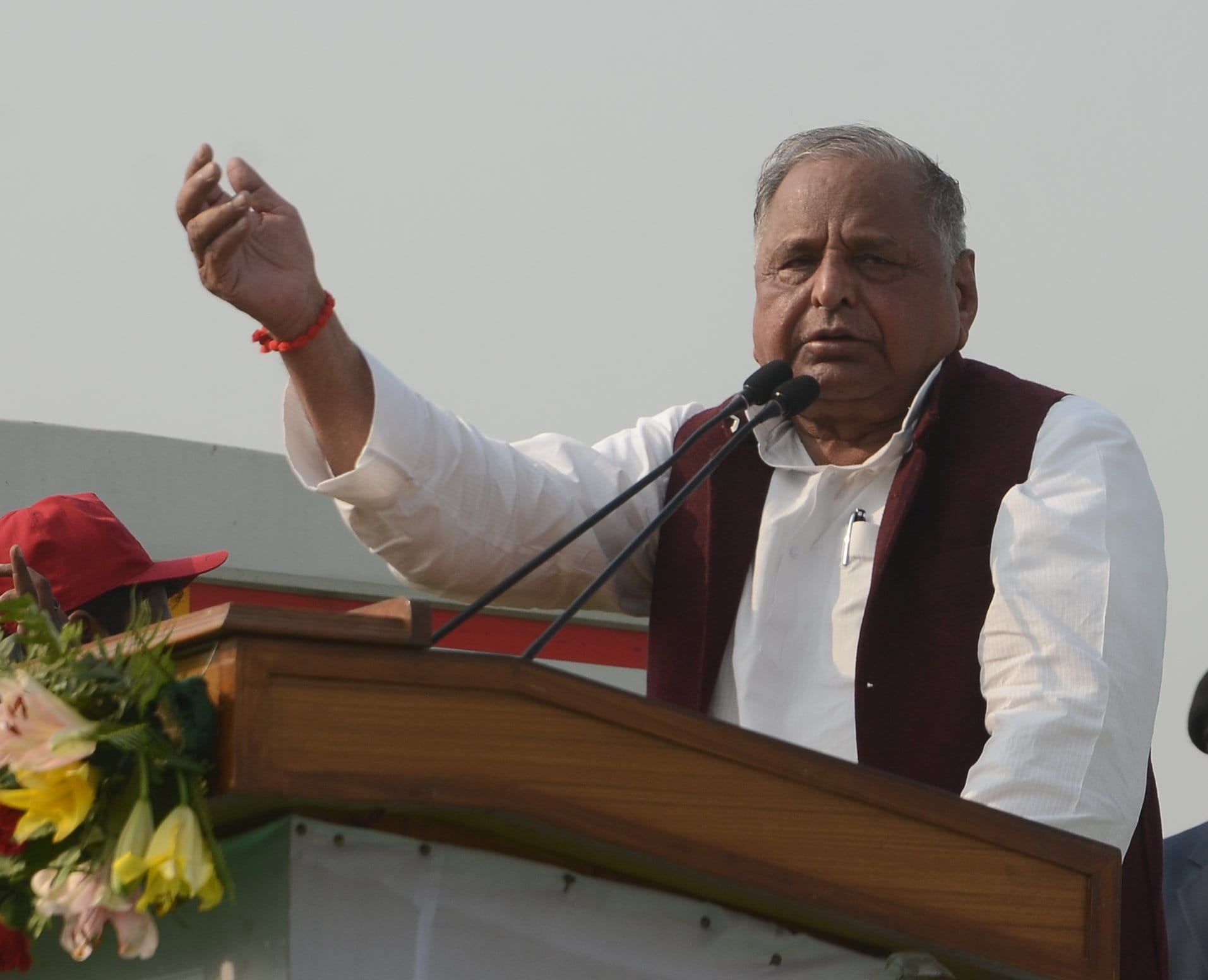 mulayam singh speech while laying foundation agra lucknow express way