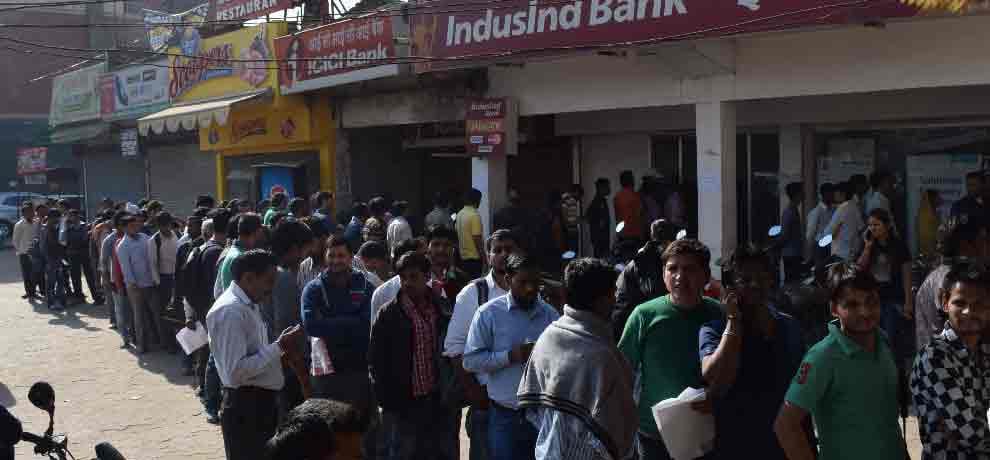 banks are not following demonetization rules not giving 24 thousand rupee