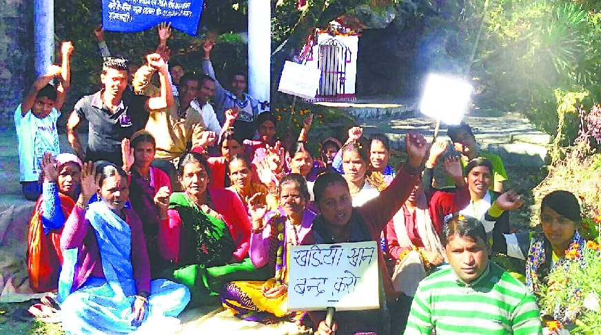 Villagers Protest against mining alabaster