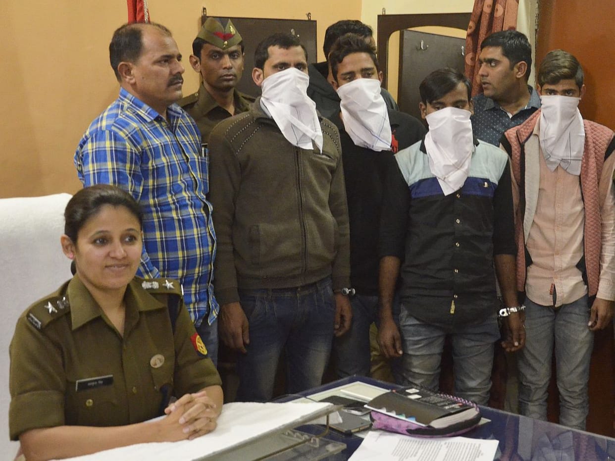 The police picked four crooks.