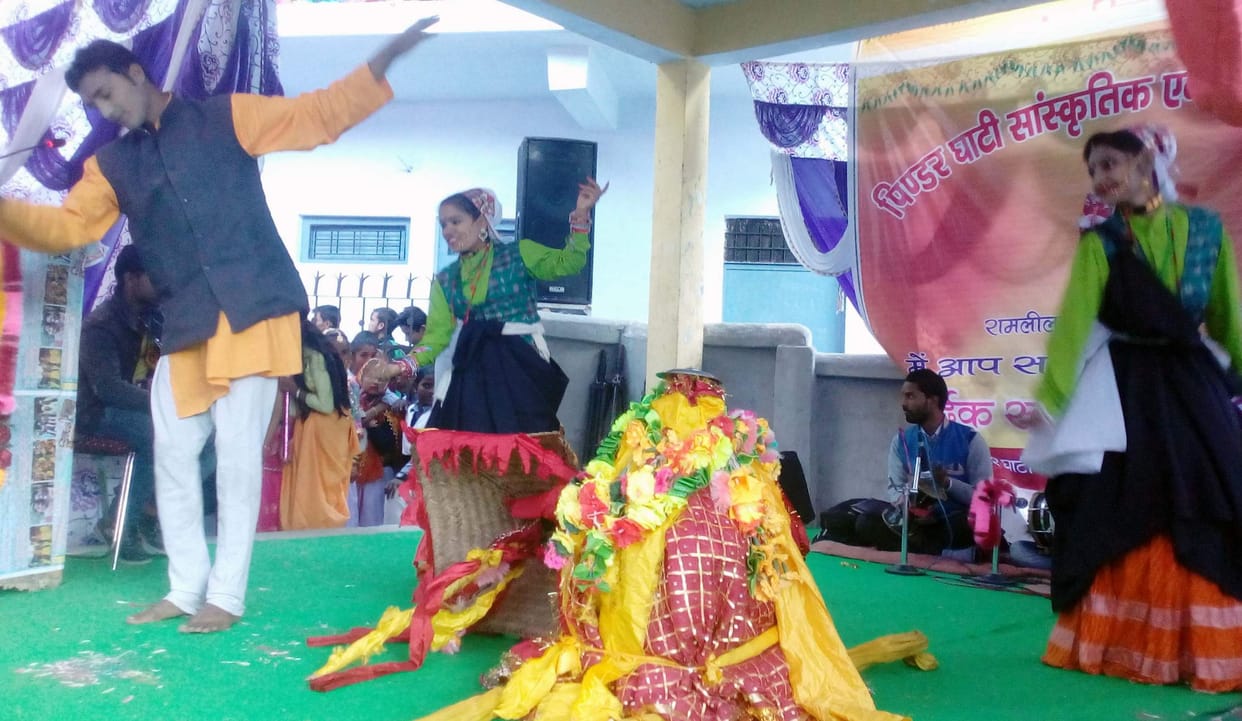 Nanda's mother opened the festival with cheers