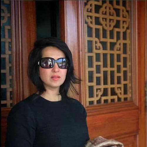 shraddha nigam doing her new makeover