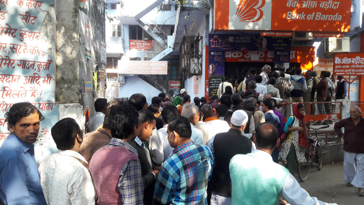 Three days later, Bank of Baroda in cash on arrival drew crowds 