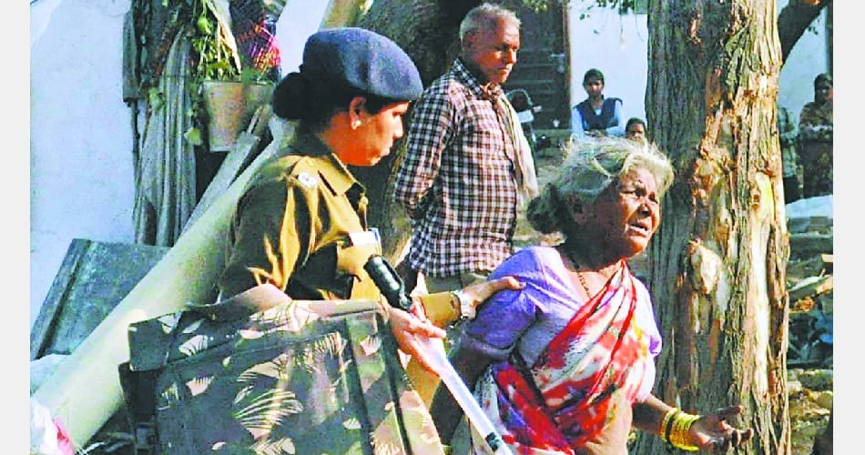 police clashed, Sector -56, Lal Bahadur Shastri colony