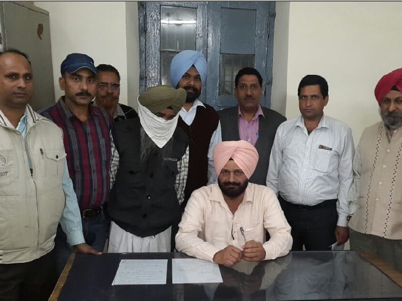 Vigilance Bureau, PowerCom lineman's, arrested taking bribe, Mandi Gobindgarh