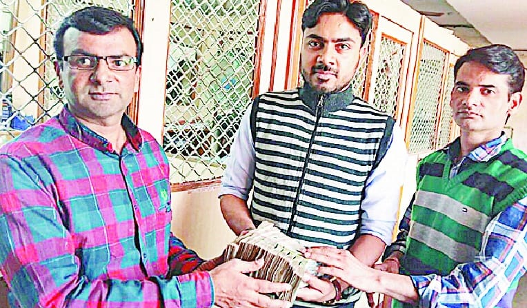 100 notes of Rs 6.25 lakh filed
