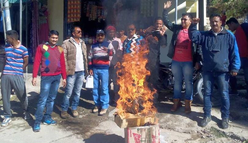 Shah Didihat and burnt effigies in Ascott