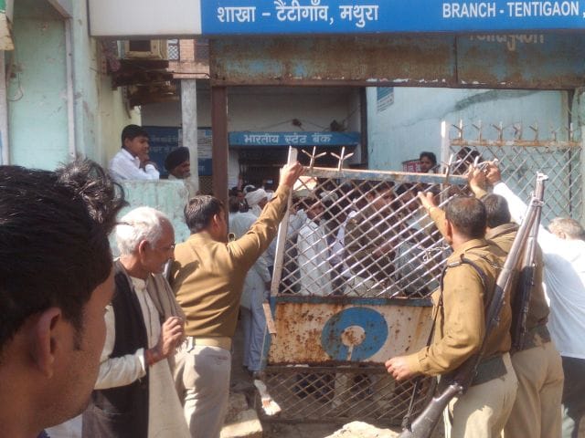 break Bank's gate villagers entered in the bank
