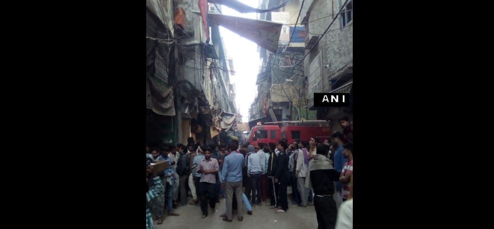 Fire broke out in Sadar Bazaar market (Delhi), 9 fire tenders at the spot. 