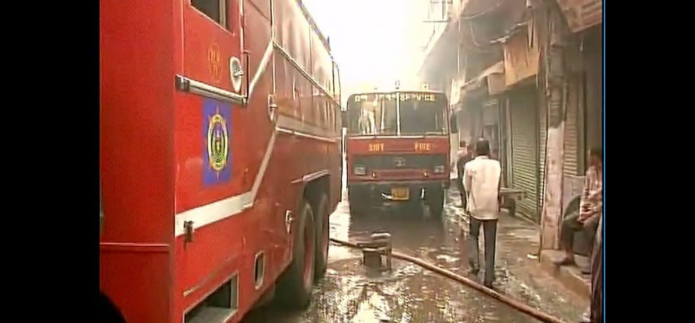 Fire broke out in Sadar Bazaar market (Delhi), 9 fire tenders at the spot. 