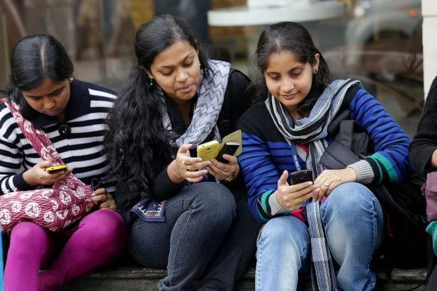 panic button in smartphones for girls and women safety, menaka gandhi announced project in delhi
