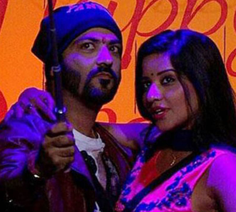 boyfriend vikrant singh is furious with monalisa