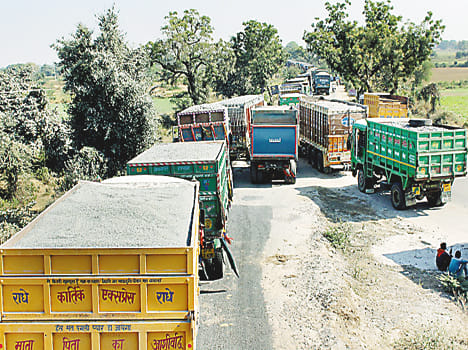 Jhansi-Mirzapur road was closed for five hours