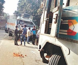 CLASH TO TRUCK DCM] DRIVER DIED