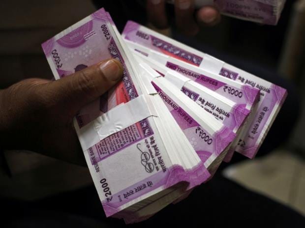 Ahmedabad: found 2000 and 500 new note in car