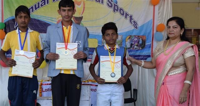 Students in sports talent show, had prize