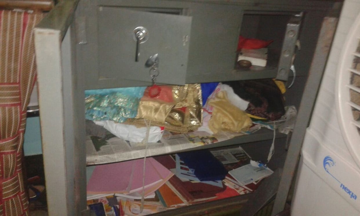 Theft in two houses, the young man stabbed