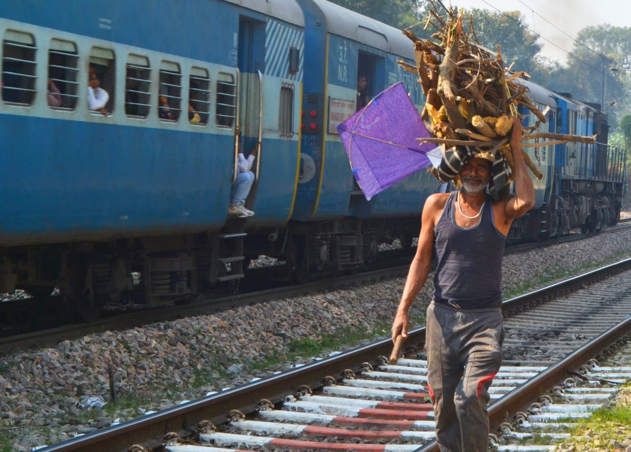 Rail line fracture Handed operation of trains