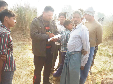 Go smugglers firing, villagers chased