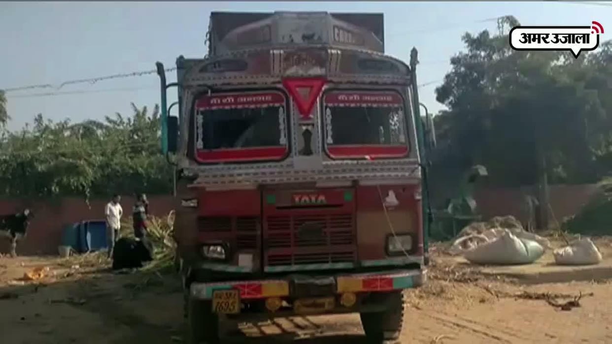 Animal smugglers escaped by pelting stones again in Shahpur