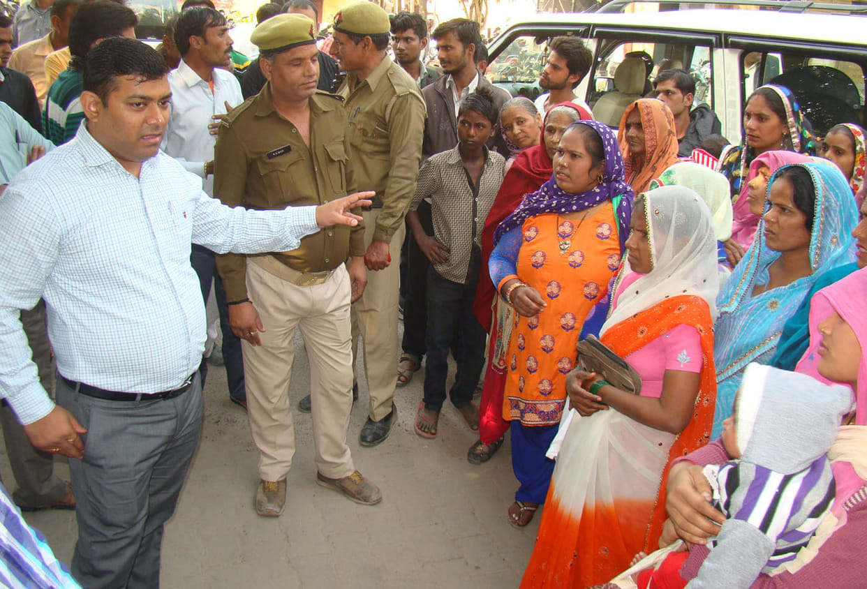 Cash row, retired JE beaten by the police, Hungama