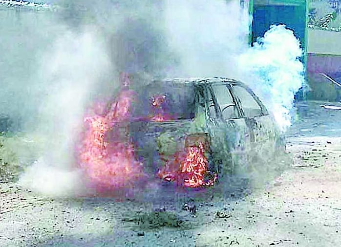 Moving car caught fire, saved the lives of men jumping