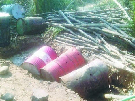 illaigal wine drum recoeved by police at toba. 
