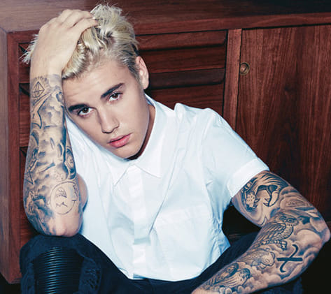 VIDEO:Justin Bieber punches a fan