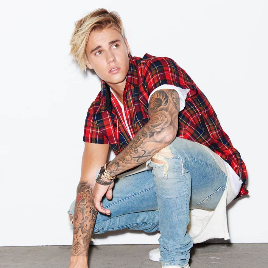 VIDEO:Justin Bieber punches a fan