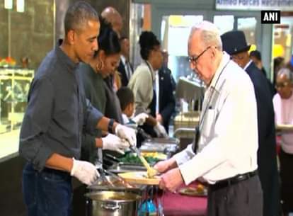 Watch: Obama serves thanksgiving meals at Armed Forces Retirement Home