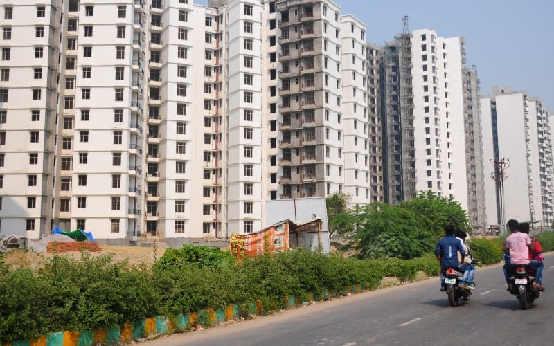 flats rate in lucknow fall down
