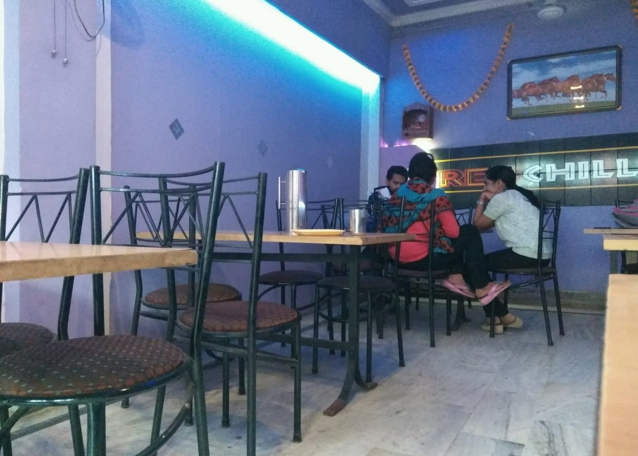 Restraunt business also affected by ban of rupees