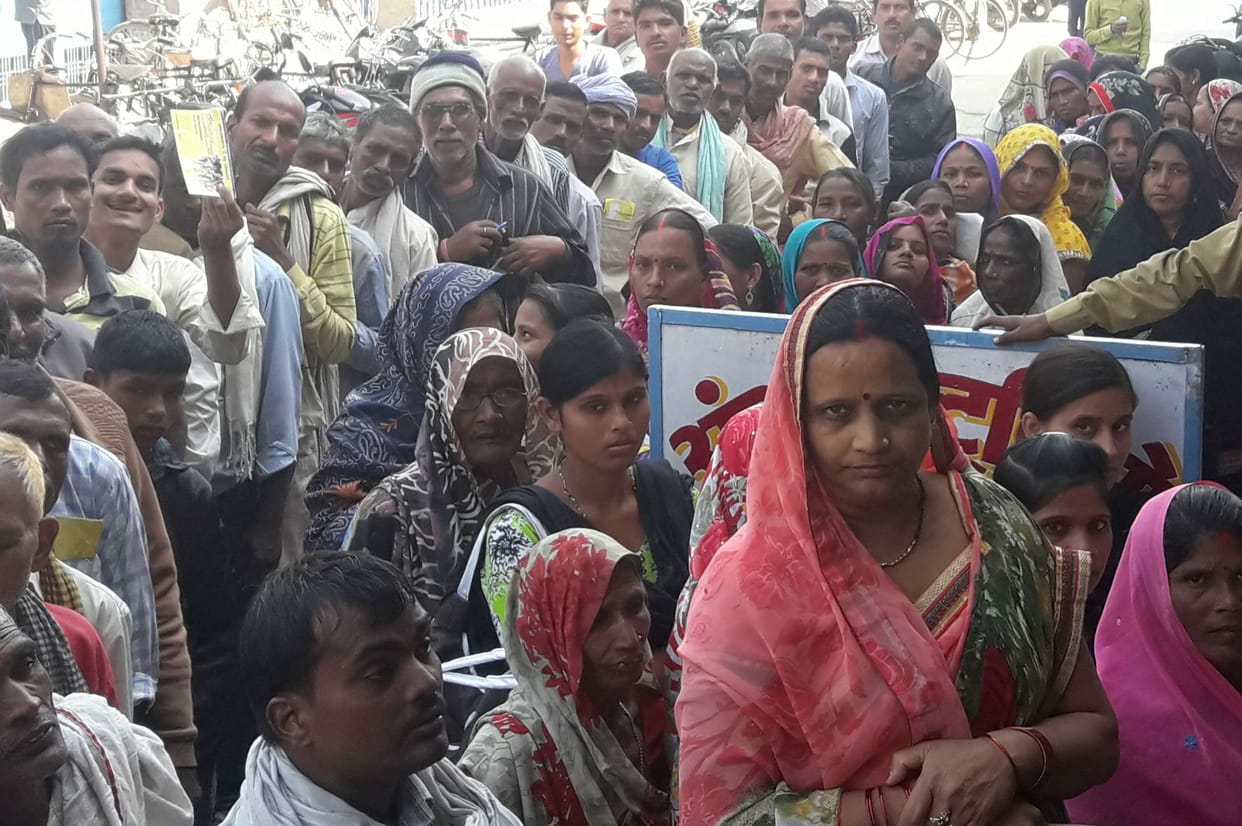 the people faces problems to withdraw money 
