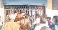 angry customers, locked, bamk branch
