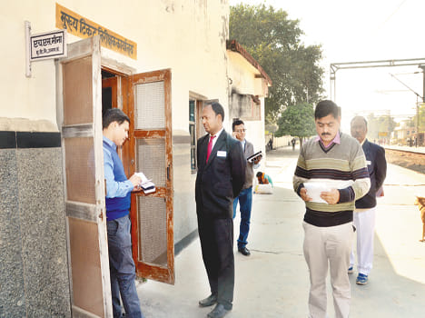 SS and TC are in plain clothes duty to reprimand, explained rules