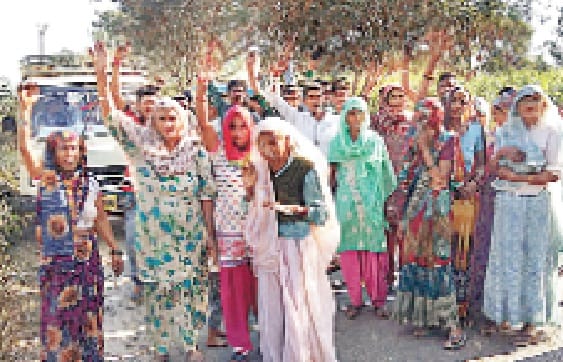 Put the jam in Mukrpur Graminane