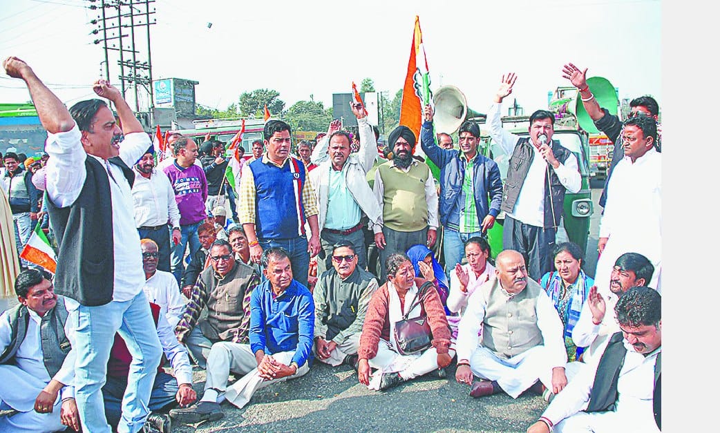 Highway closed opposes Notbandi