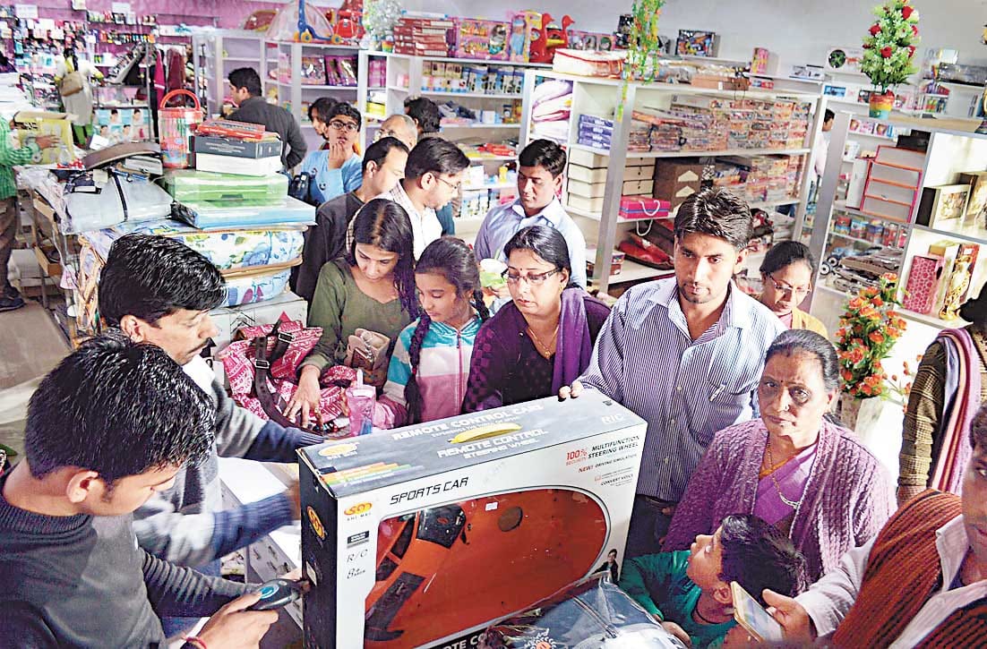 cash ki kmi bdha rhi logon ki pareshani