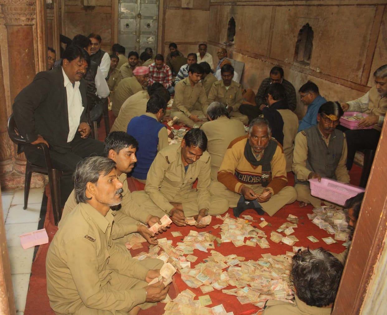 new note of 500 in bankebihari temple