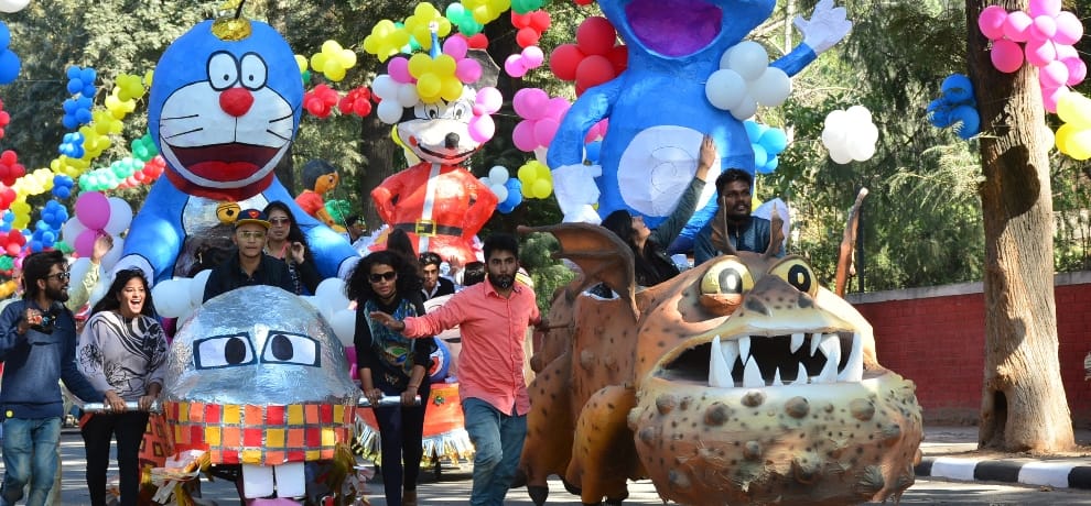 Laser Valley carnival began, people were fiercely Entertainment