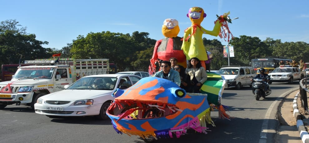 Laser Valley carnival began, people were fiercely Entertainment