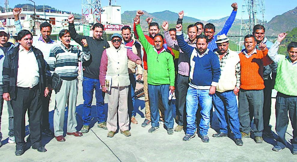 The co-operative workers on strike, were hanging locks