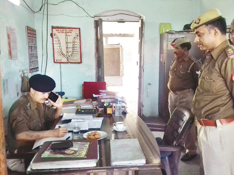 Police and soldiers cracked GRP jailer