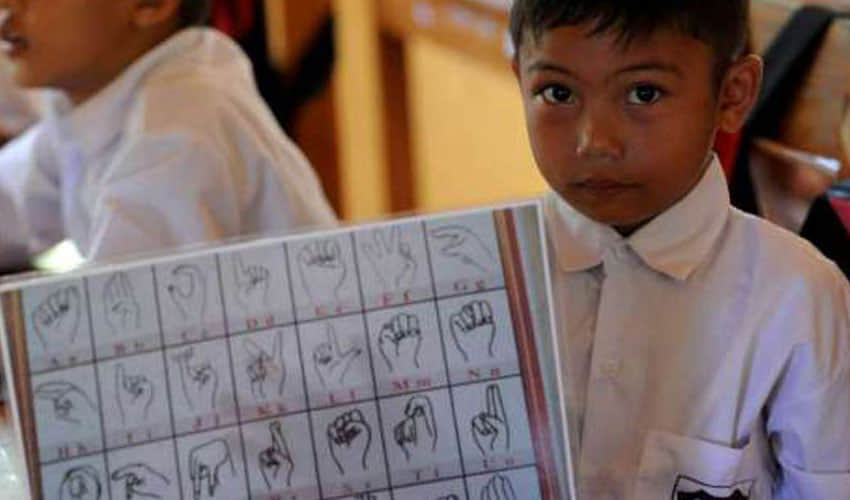 Deaf village of Bali where people can't talk and hear