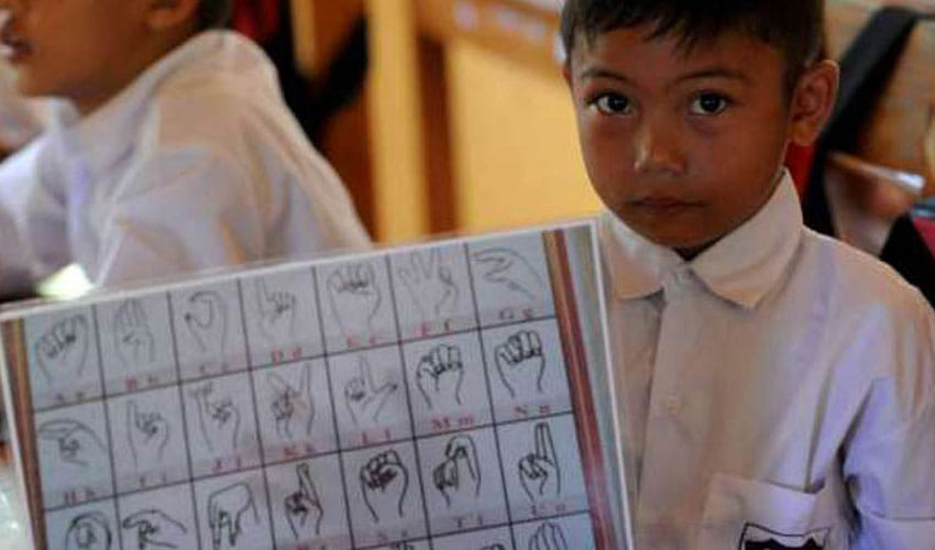 Deaf village of Bali where people can't talk and hear