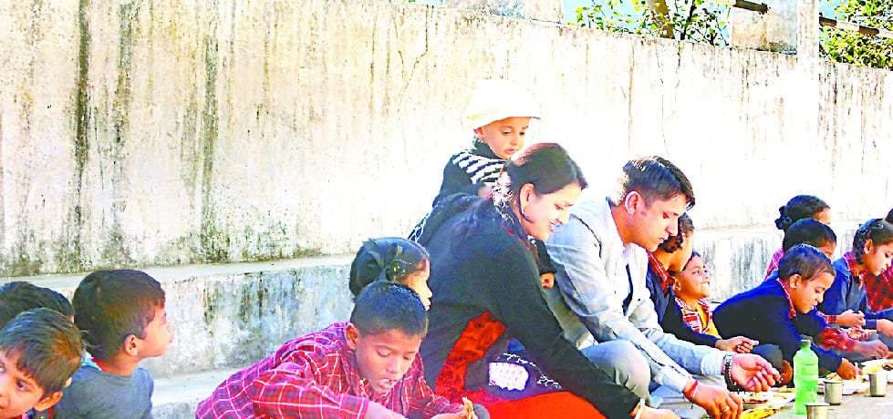 DM Mehnrbunga school children made food