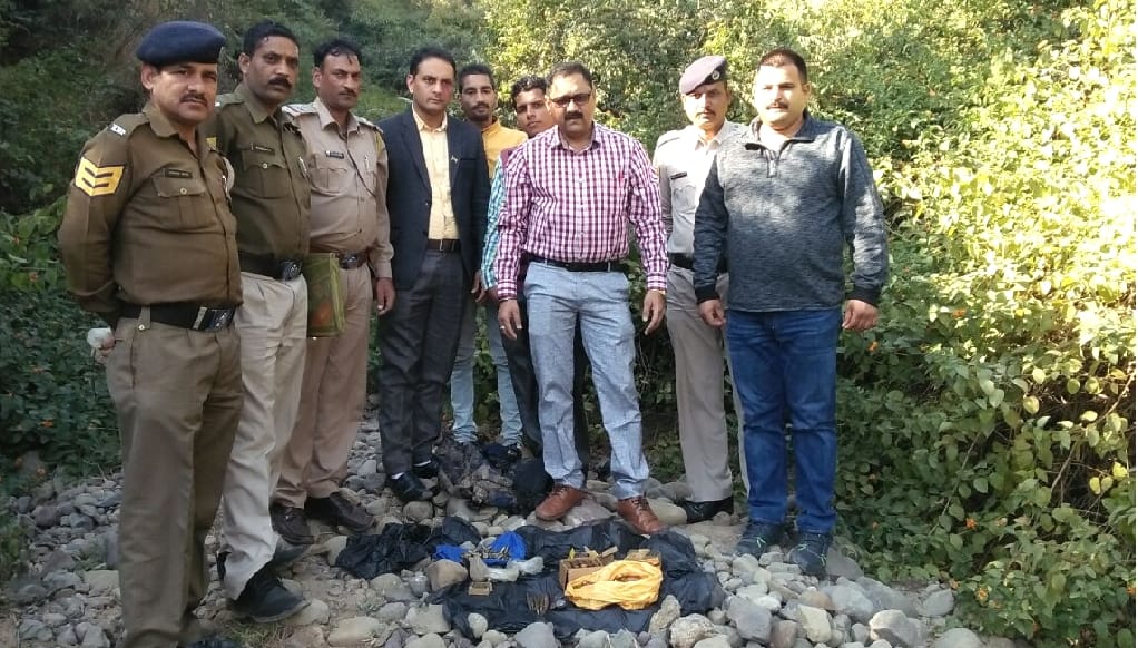 Himachal Police recovered 293 Cartridge at Nahan Chandigarh Highway.