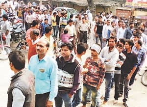 thirty crore ruppes exchange currency in ten days