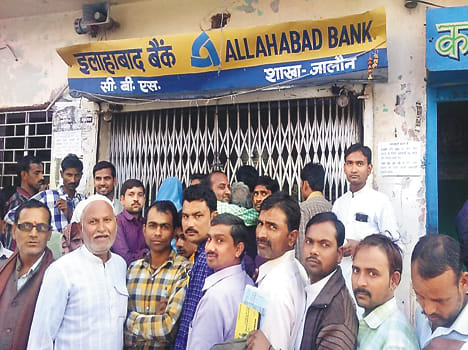 No money from the banks, people returned