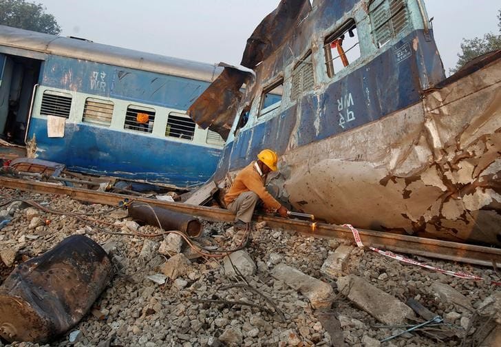 doctors saves 17 passengers of pukhrayan train crash
